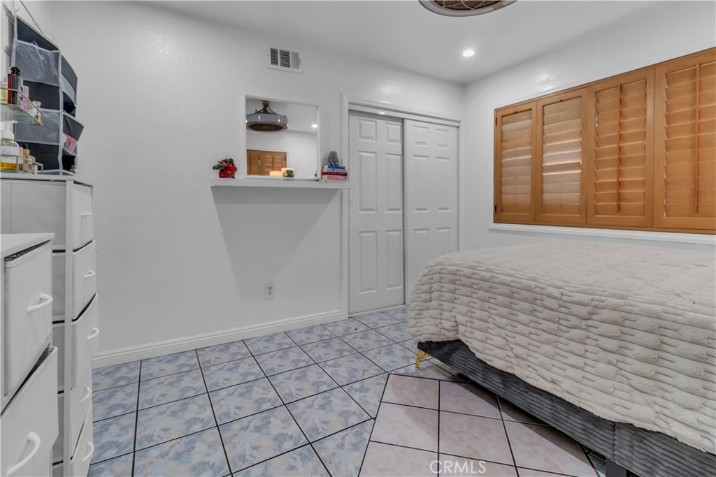 1324 E Turmont