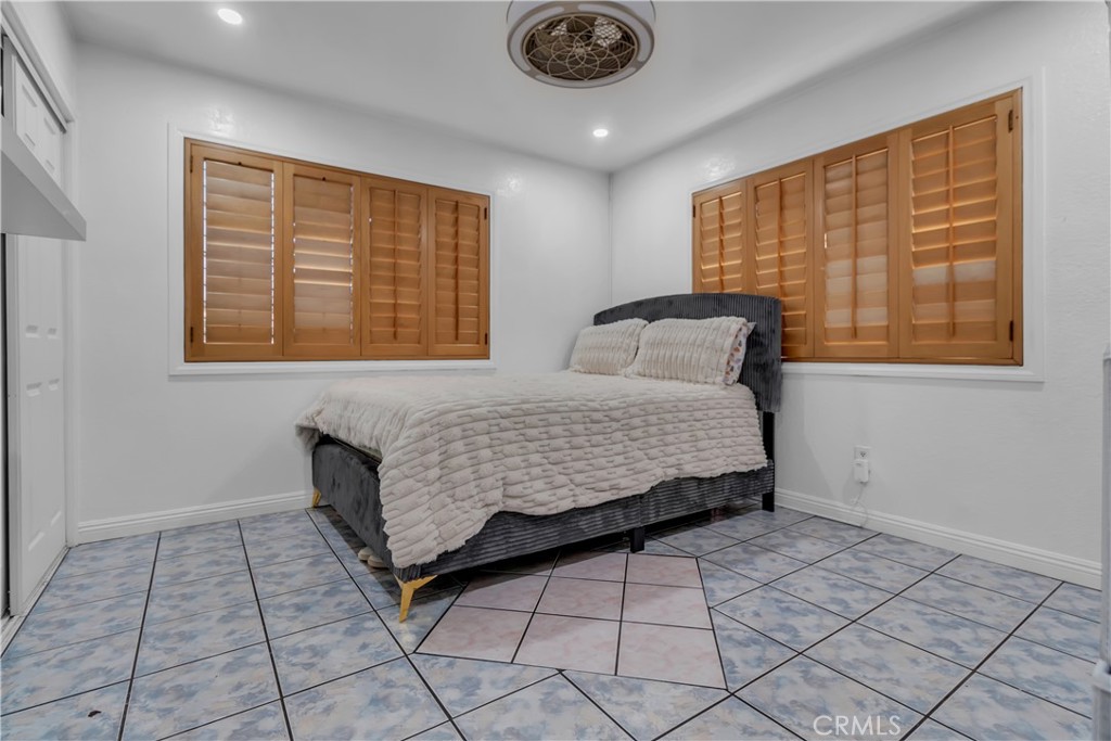 1324 E Turmont