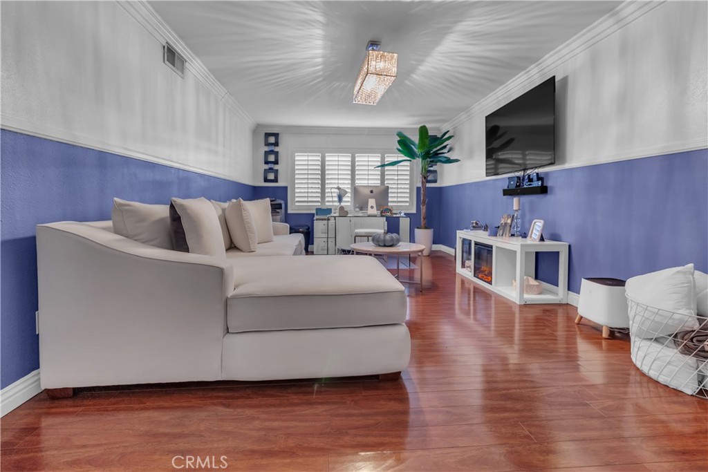 1324 E Turmont