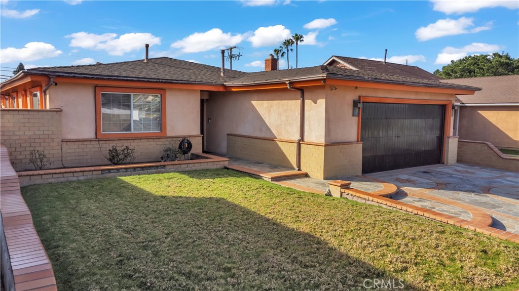1324 E Turmont