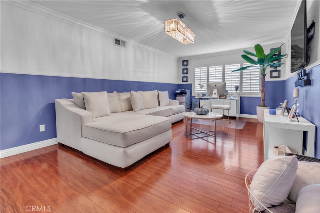 1324 E Turmont