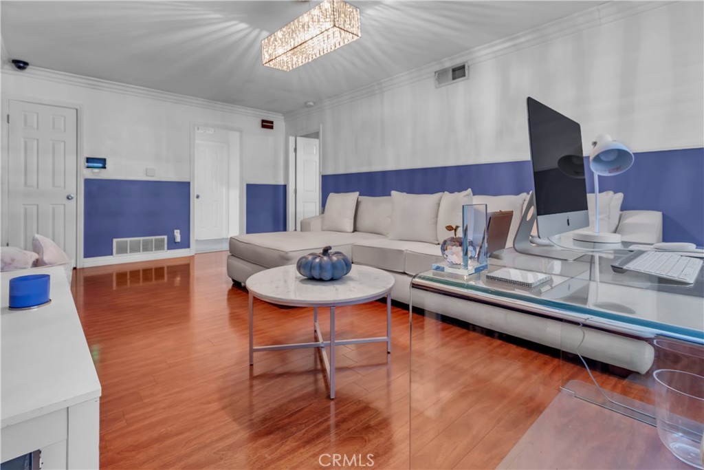 1324 E Turmont