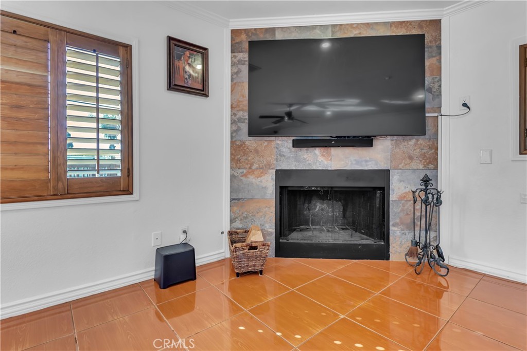 1324 E Turmont