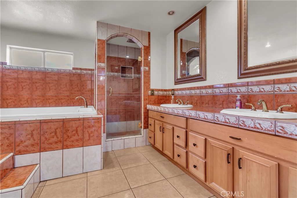 1324 E Turmont