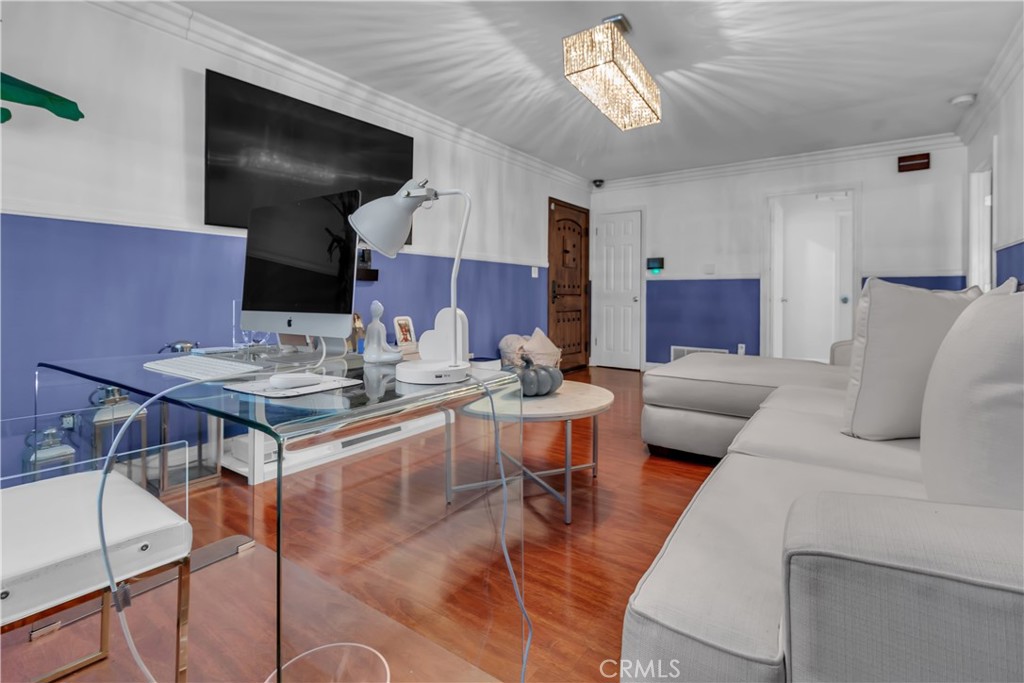 1324 E Turmont