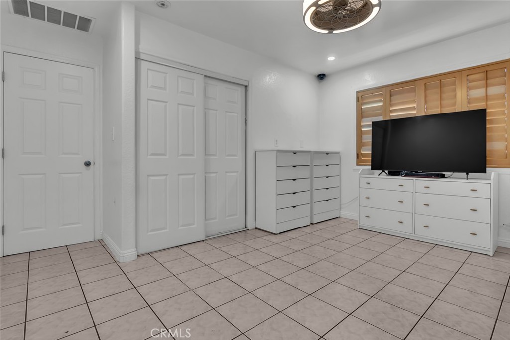 1324 E Turmont