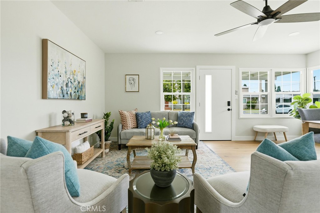 5815 E Oxholm St