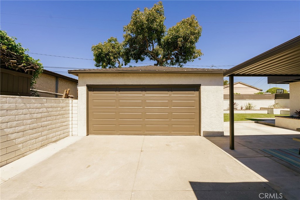 5837 E Gossamer Street