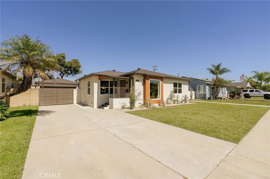 5837 E Gossamer Street