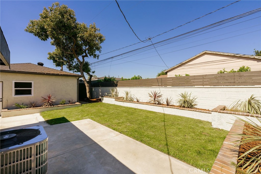 5837 E Gossamer Street