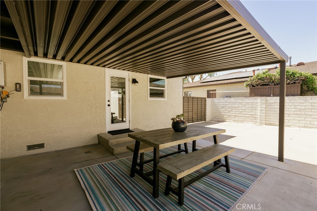 5837 E Gossamer Street