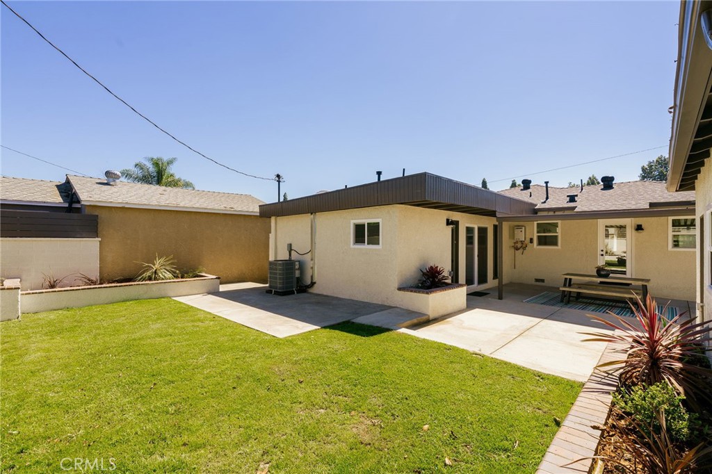 5837 E Gossamer Street