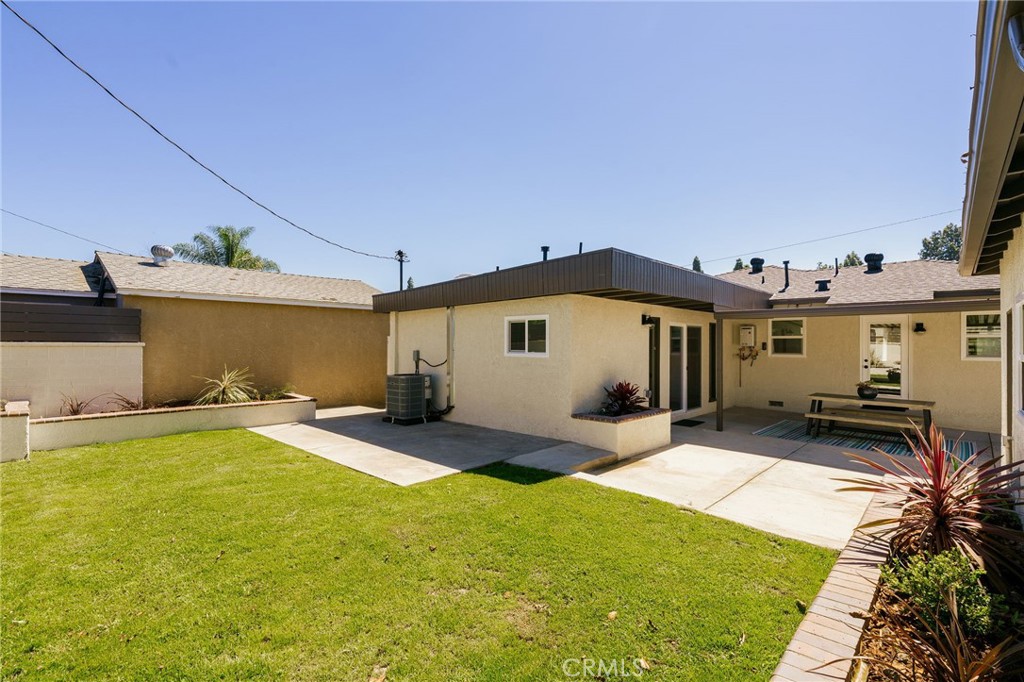 5837 E Gossamer Street