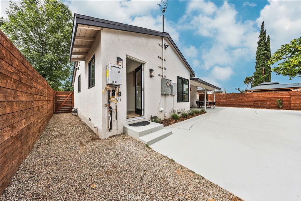 13907 Wyandotte