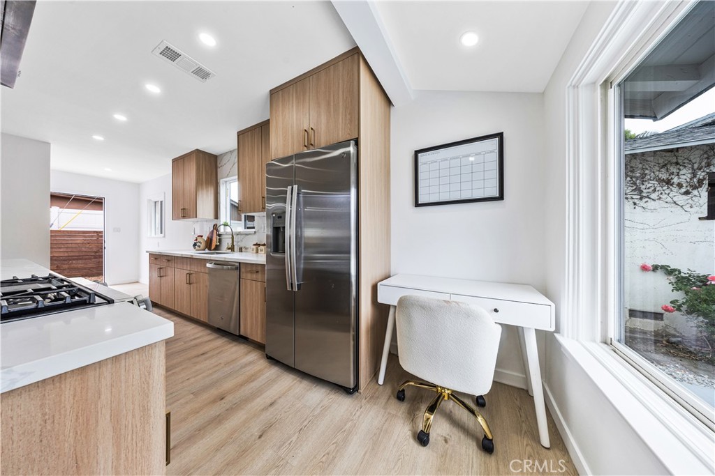 13907 Wyandotte