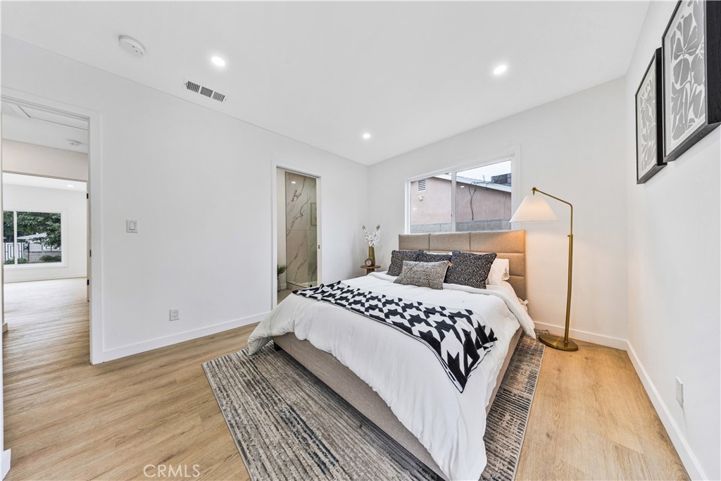 13907 Wyandotte