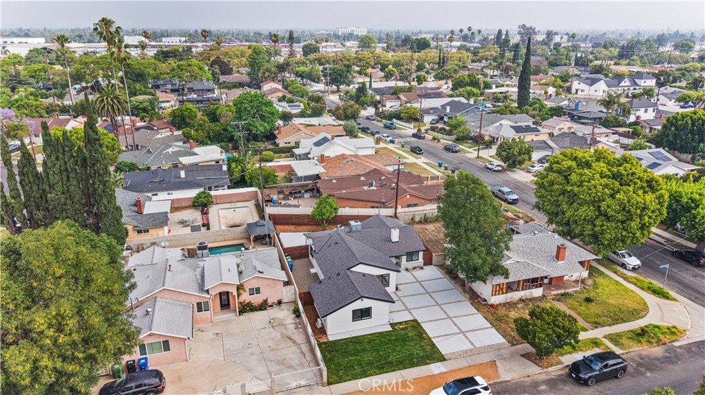 13907 Wyandotte