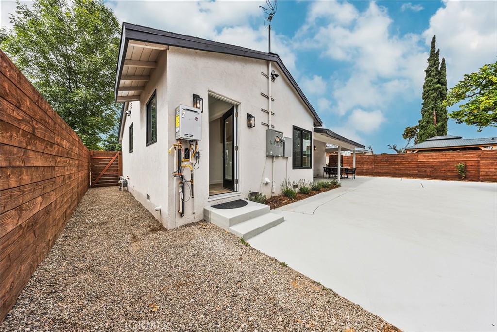13907 Wyandotte