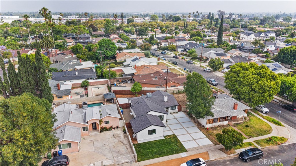 13907 Wyandotte