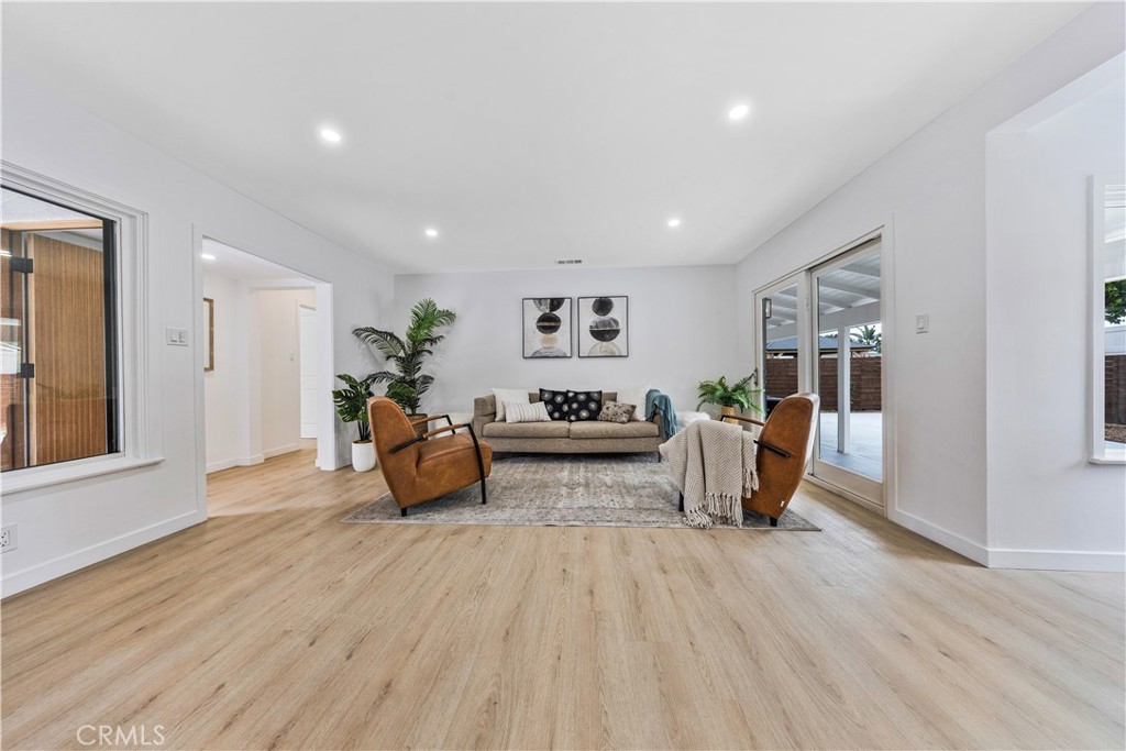 13907 Wyandotte