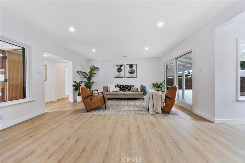 13907 Wyandotte