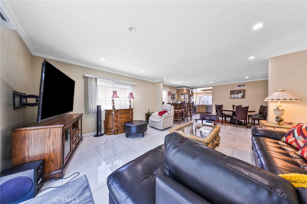 814 E Sandpoint Court