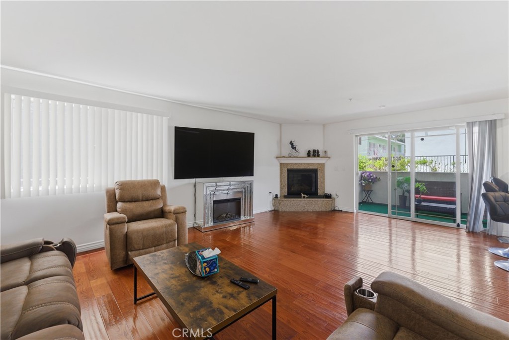 4733 Elmwood Avenue 203