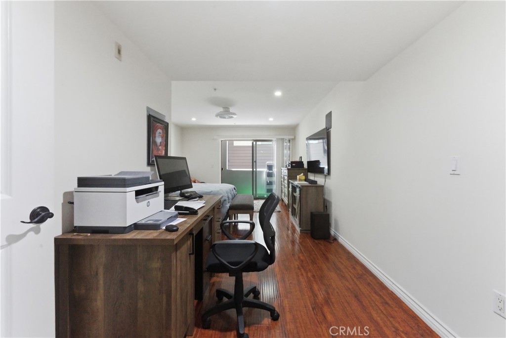 4733 Elmwood Avenue 203
