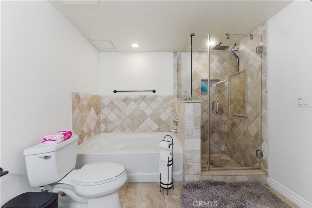 4733 Elmwood Avenue 203