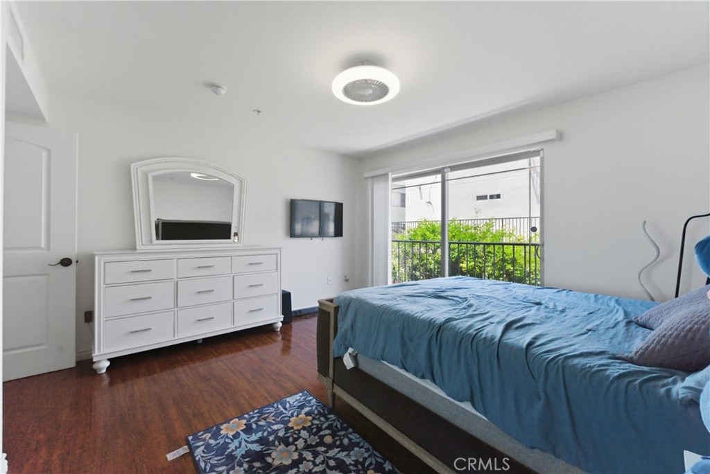 4733 Elmwood Avenue 203