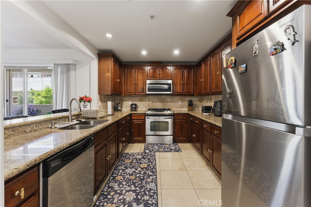 4733 Elmwood Avenue 203