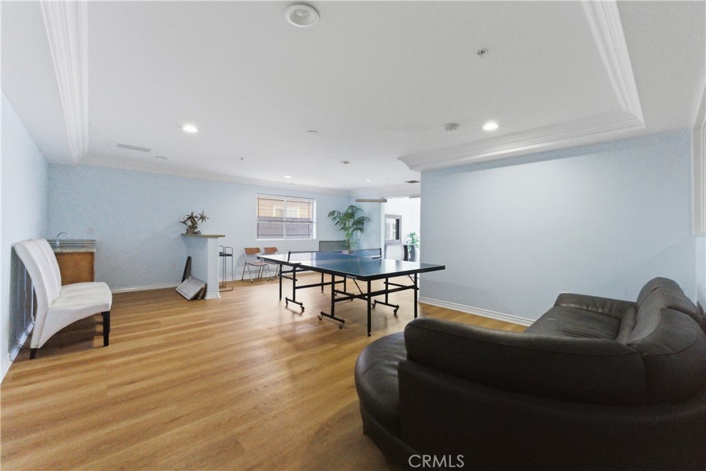 4733 Elmwood Avenue 203