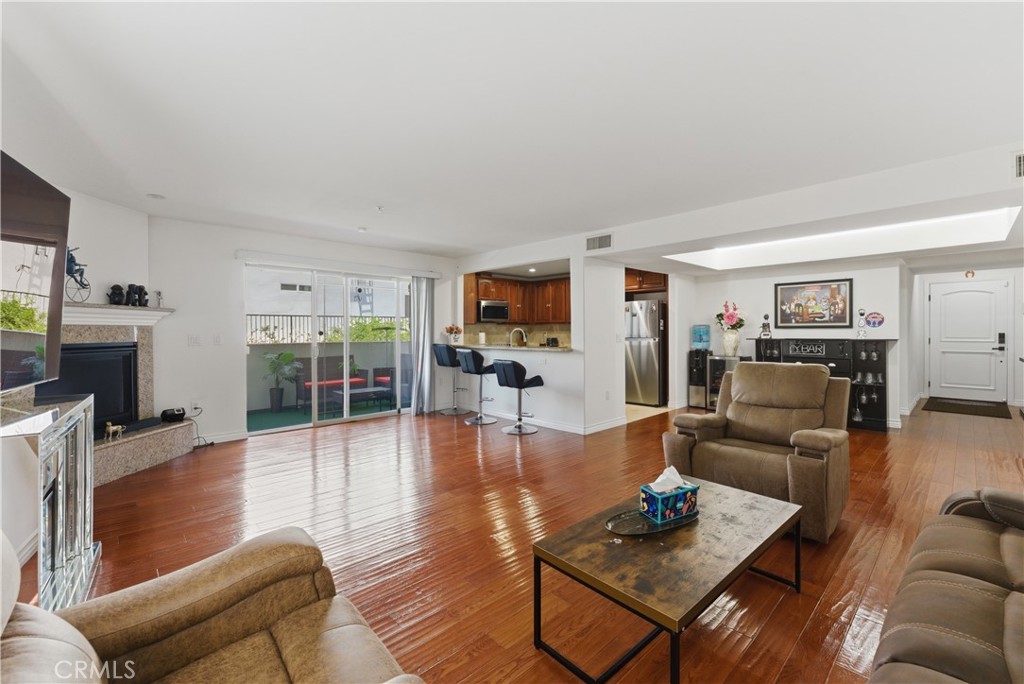 4733 Elmwood Avenue 203