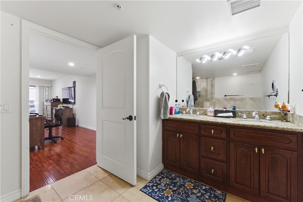 4733 Elmwood Avenue 203