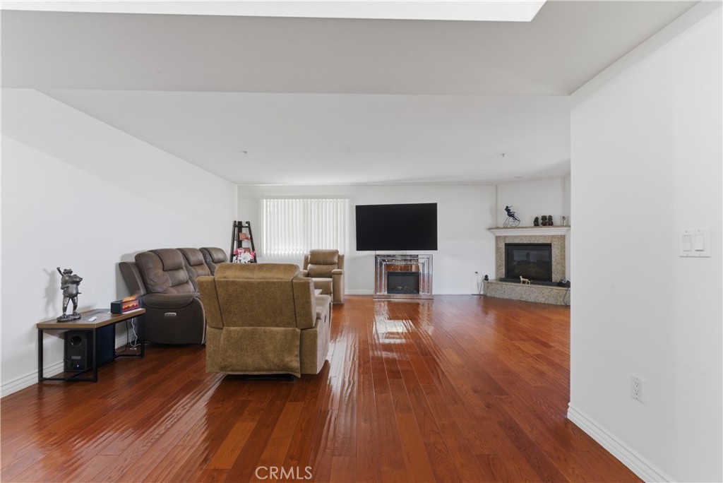 4733 Elmwood Avenue 203