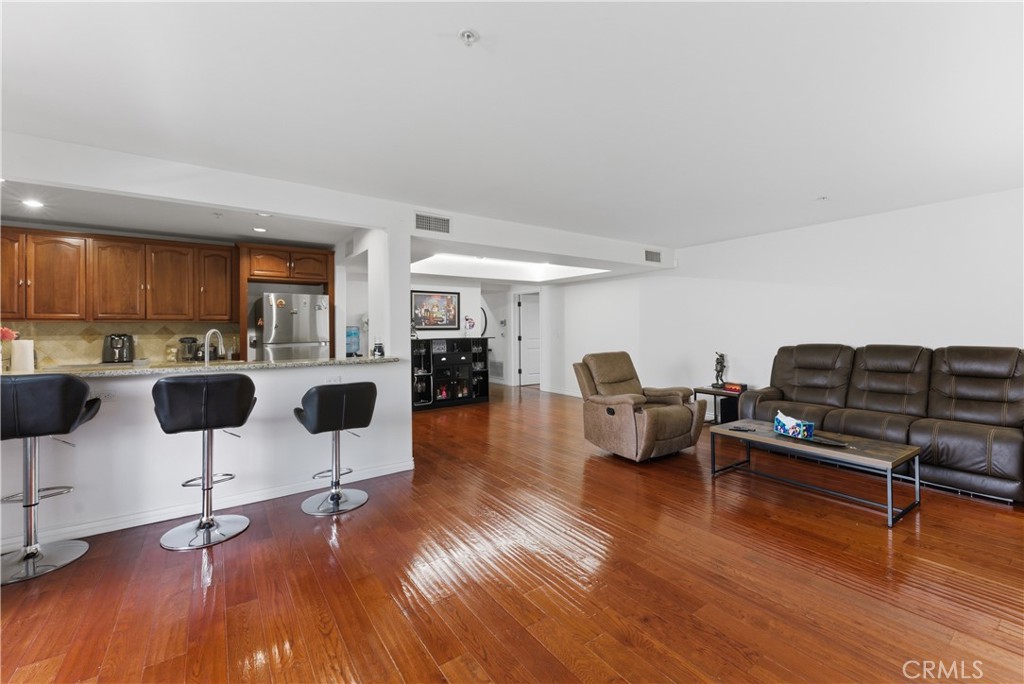 4733 Elmwood Avenue 203