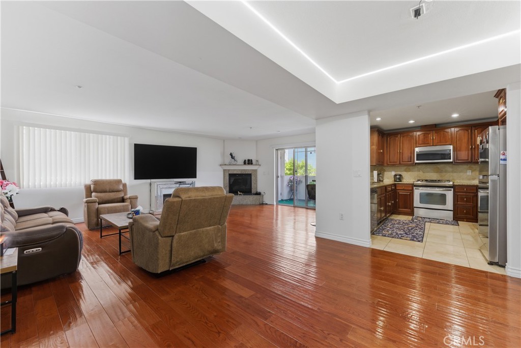4733 Elmwood Avenue 203