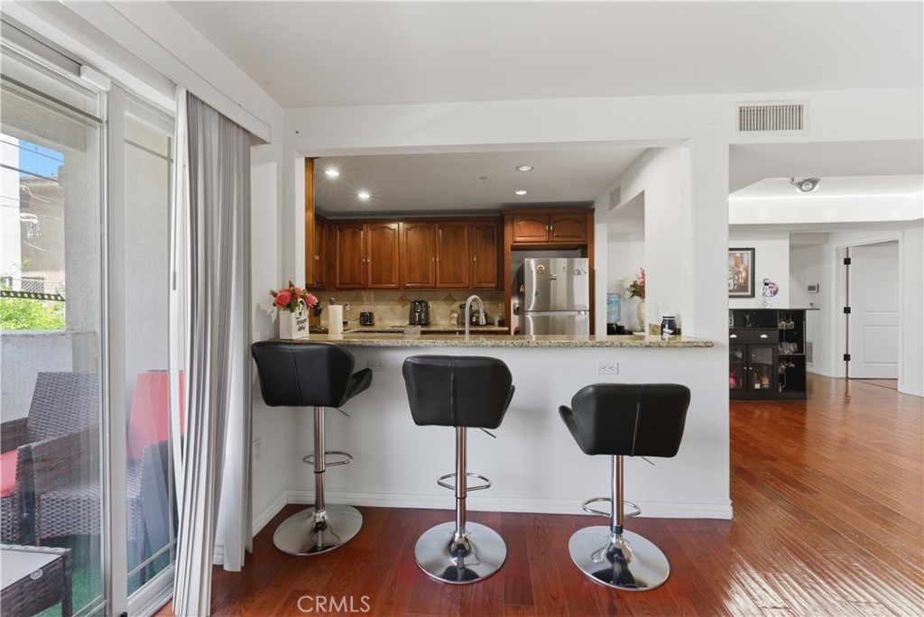 4733 Elmwood Avenue 203