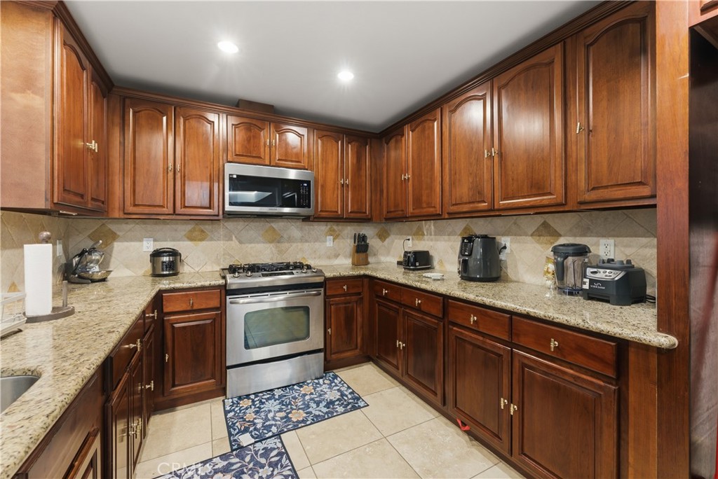 4733 Elmwood Avenue 203