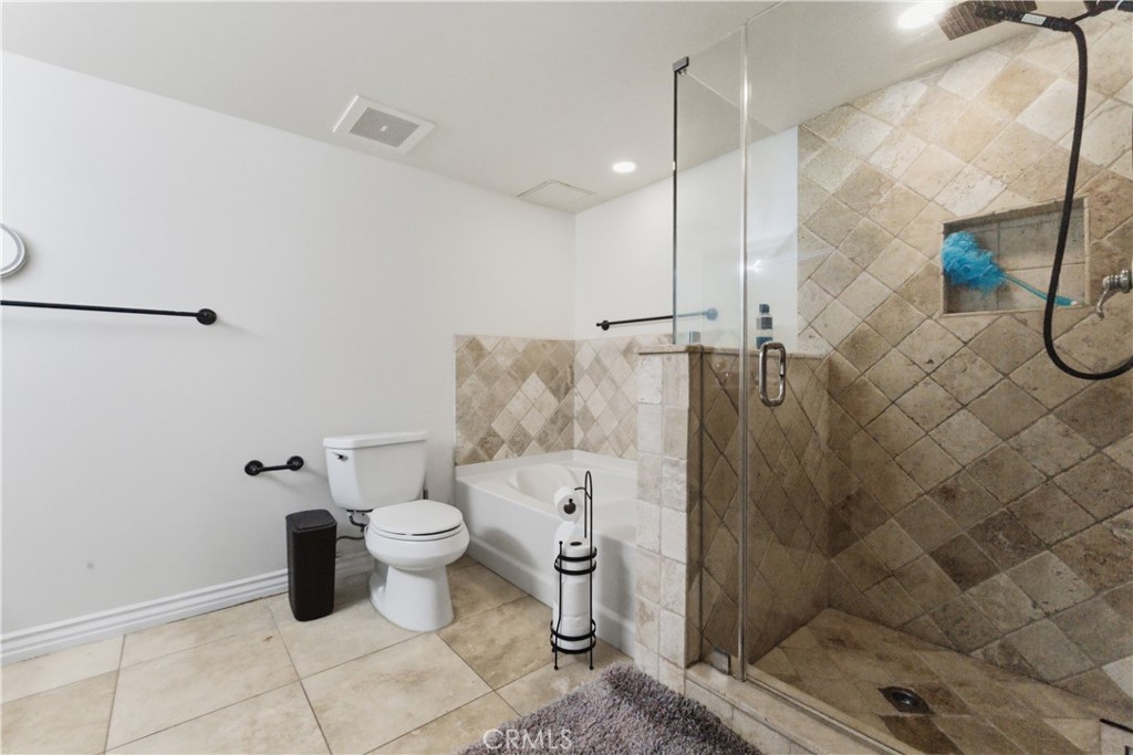 4733 Elmwood Avenue 203