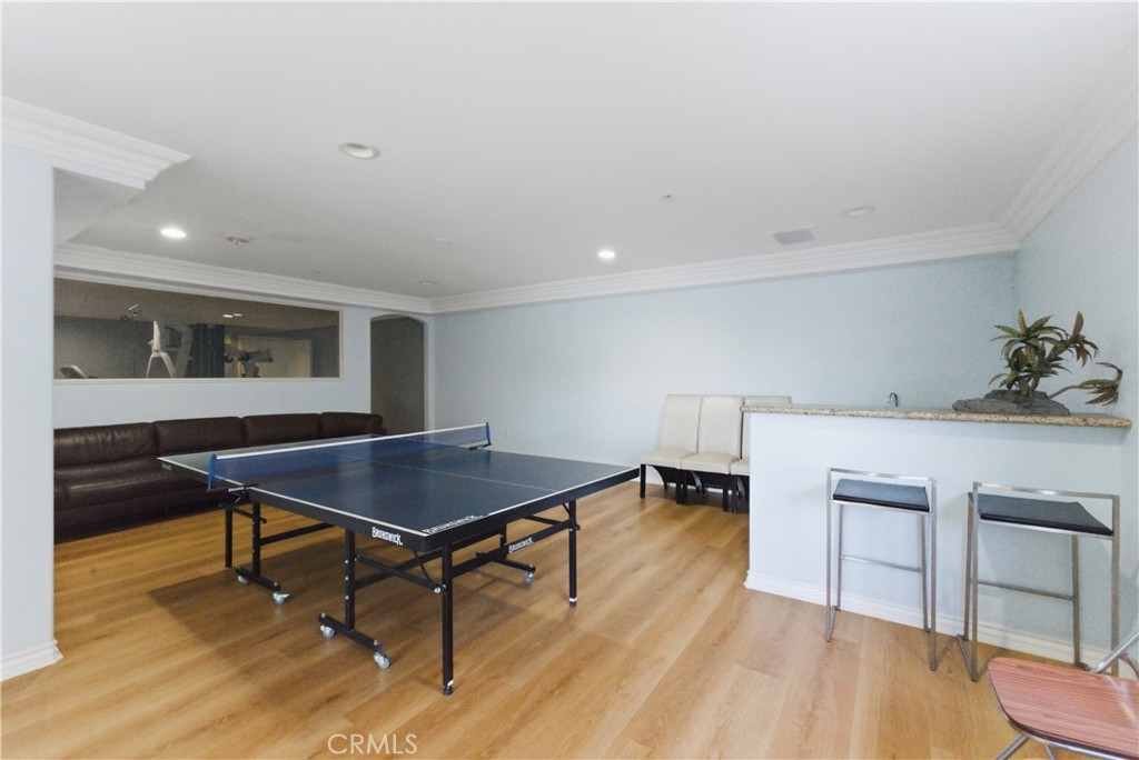 4733 Elmwood Avenue 203