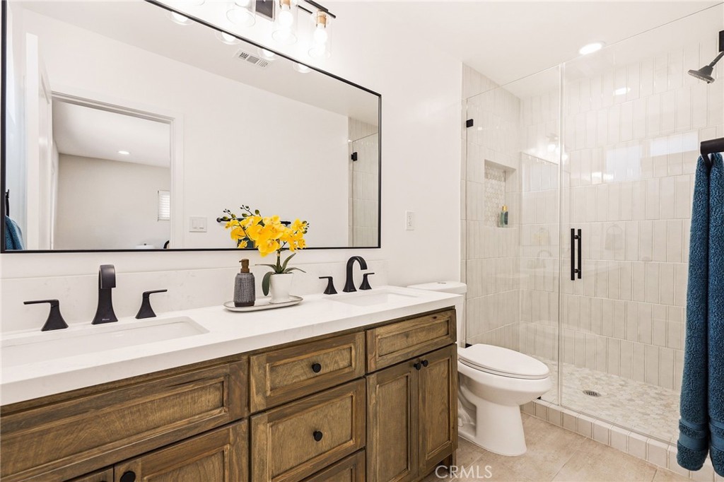 2134 W 237th