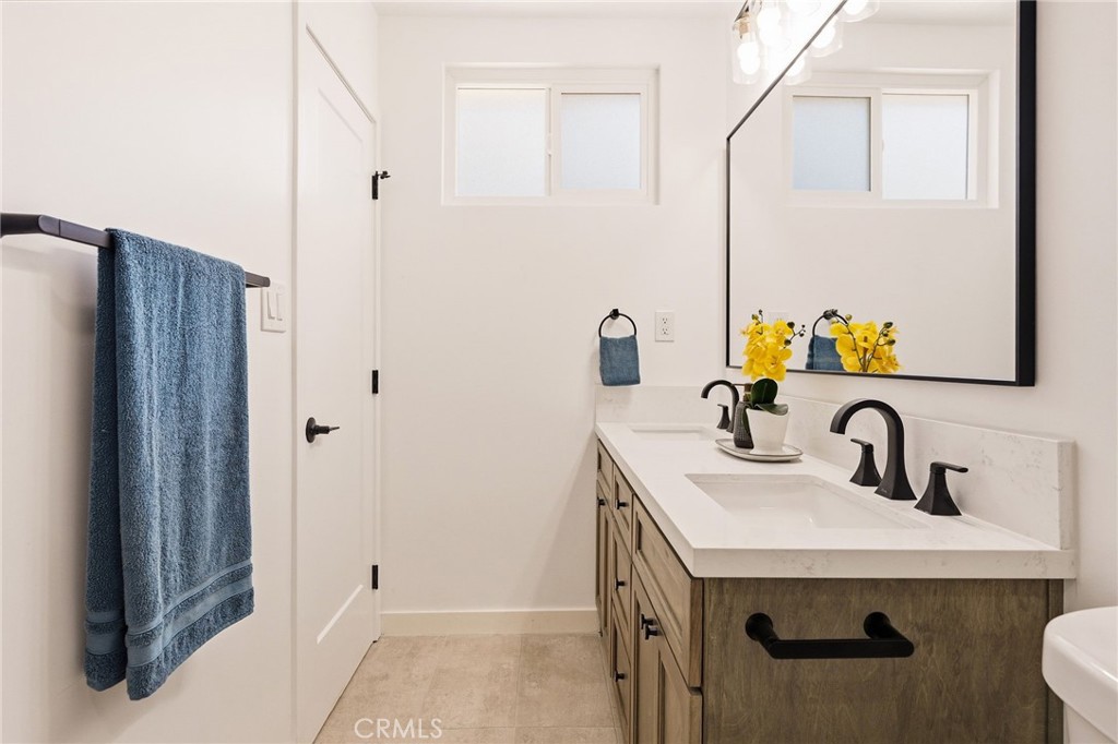 2134 W 237th