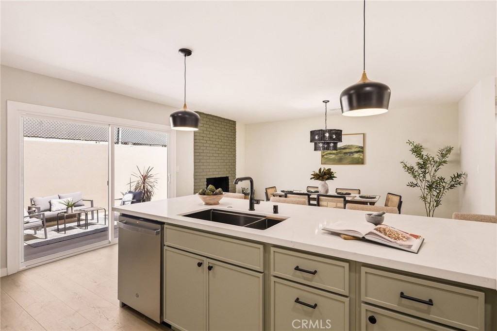 2134 W 237th