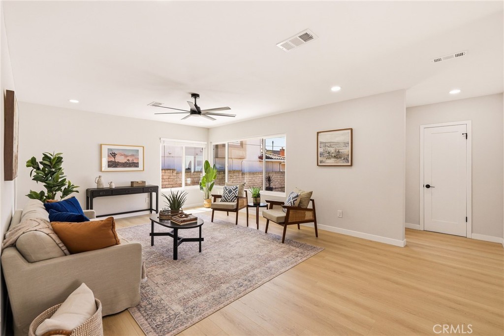 2134 W 237th