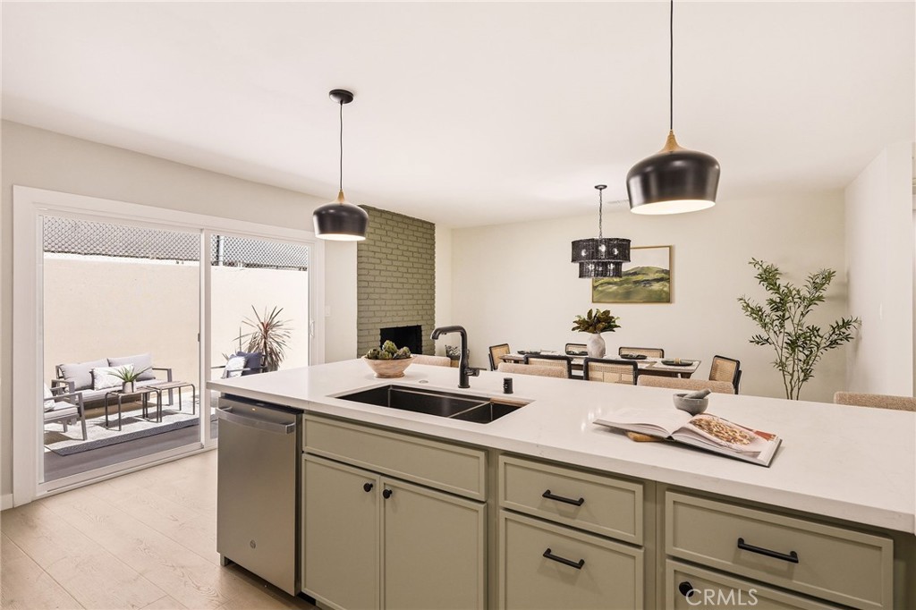 2134 W 237th