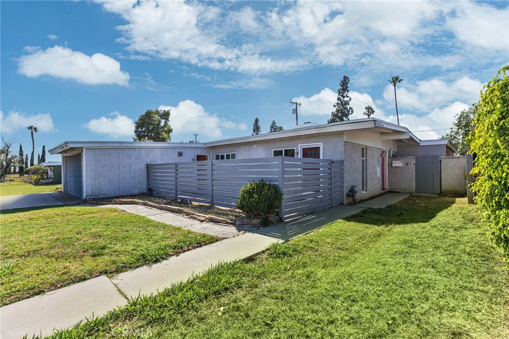 11529 Starlight Avenue