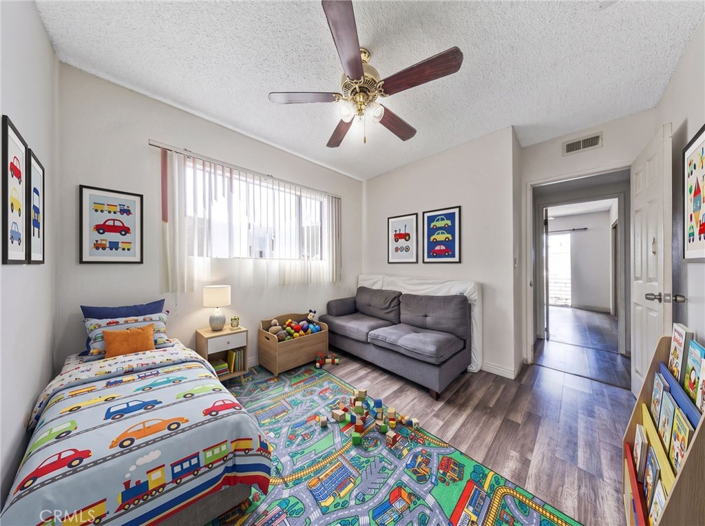 915 E 41st