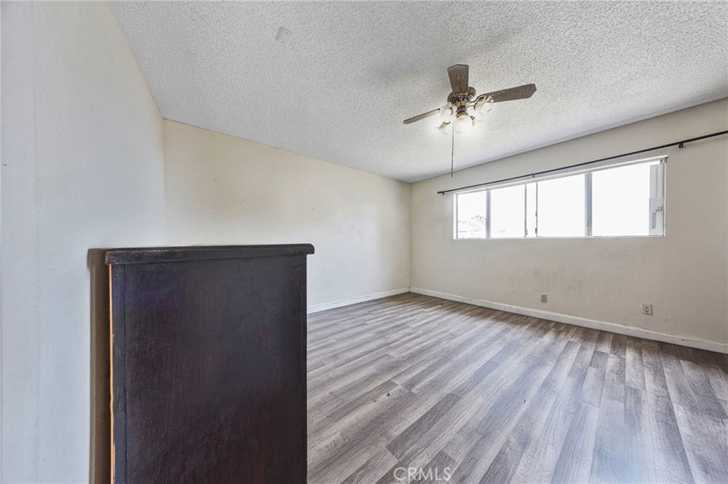 915 E 41st