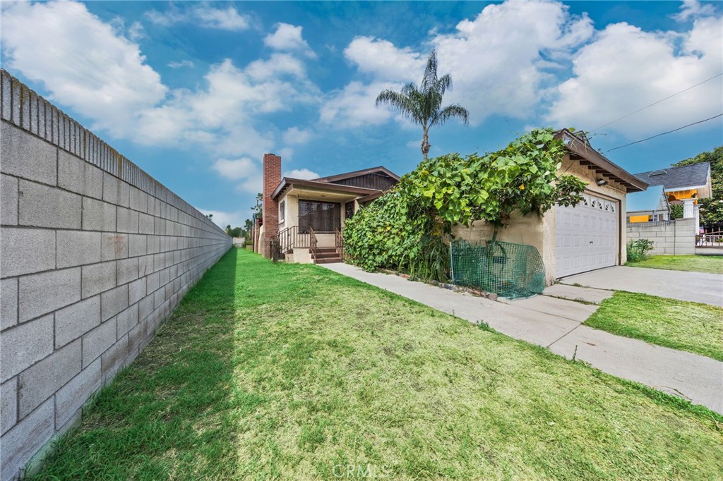 915 E 41st